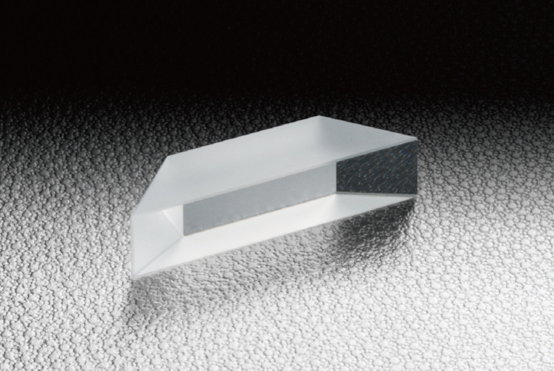 Pryzmat gołębia 30 x 30mm, długość 126.6mm, płaskość powierzchni 1/4 fali, powłoka antyodblaskowa