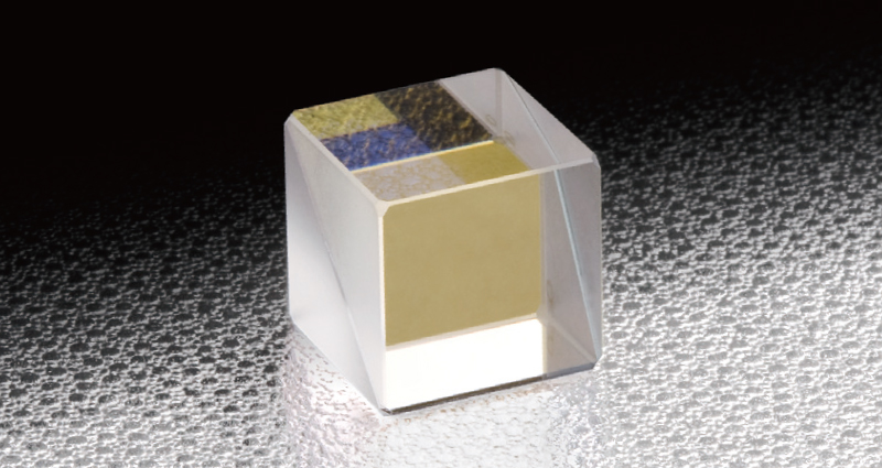 Sześcian dzielący wiązkę polaryzacyjną 12.7mm 830nm